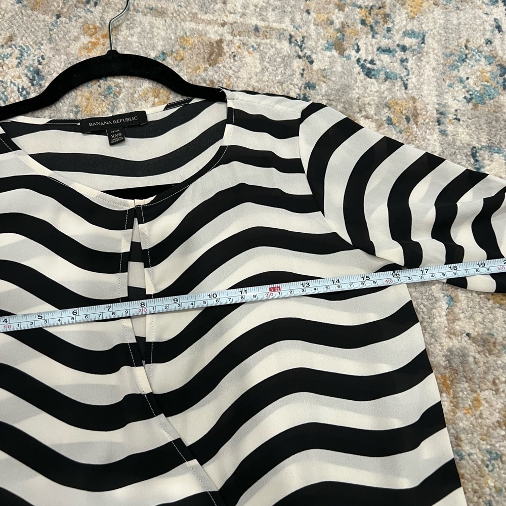 💟 Banana Republic black & while striped blouse with front opening -XXS - Picture 10 of 12